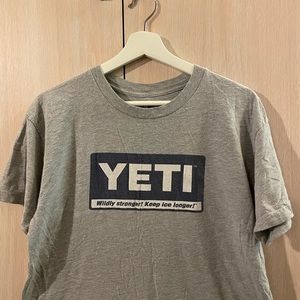 Men’s Yeti Coolers T-Shirt Size medium gray